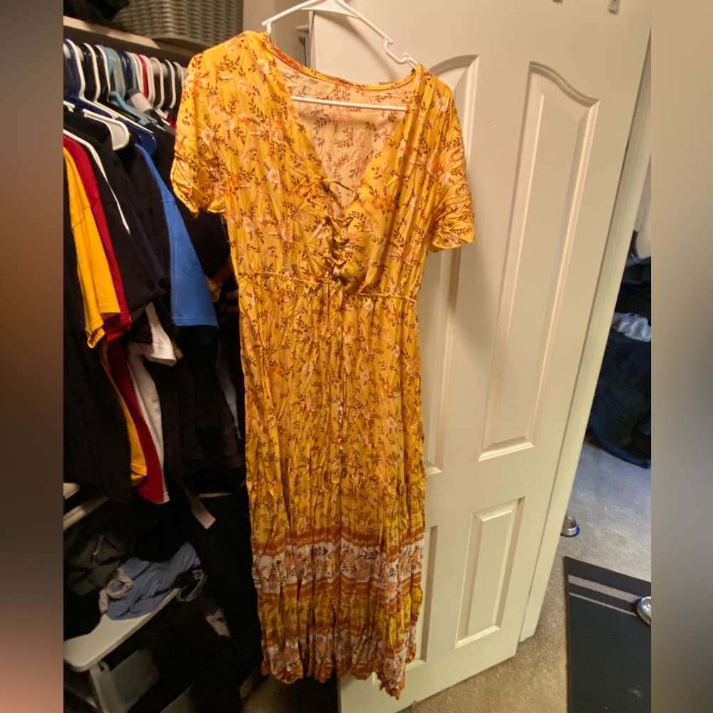 Never worn floor length flowing dress. Very cute, just needs to be steamed